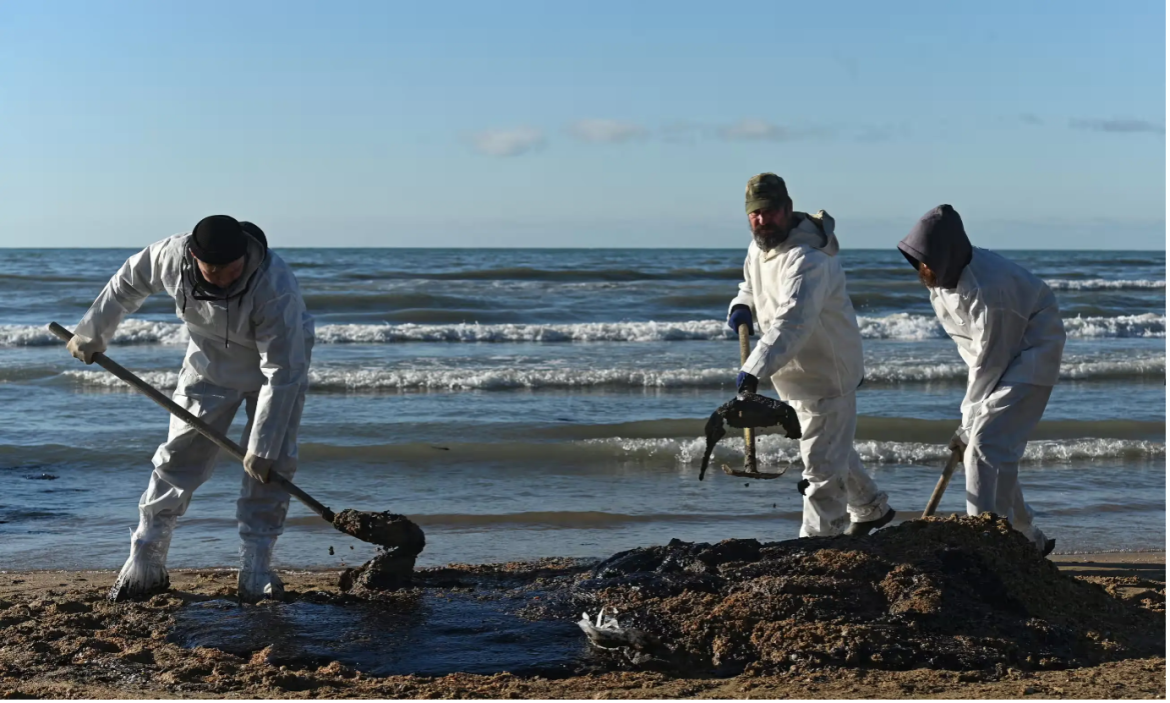 RUSSIAN SCIENTISTS CRITICIZE INADEQUATE CLEANUP EFFORTS AFTER BLACK SEA OIL SPILL RUSSIAN SCIENTISTS CRITICIZE INADEQUATE CLEANUP EFFORTS AFTER BLACK SEA OIL SPILL