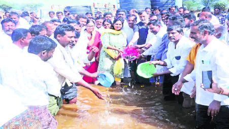FOCUSING ON FISHERS’ WELFARE MLA BANDARU SHRAVANI INAUGURATES FINGERLING RELEASE PROGRAM UNDER PMMSY FOCUSING ON FISHERS' WELFARE MLA BANDARU SHRAVANI INAUGURATES FINGERLING RELEASE PROGRAM UNDER PMMSY